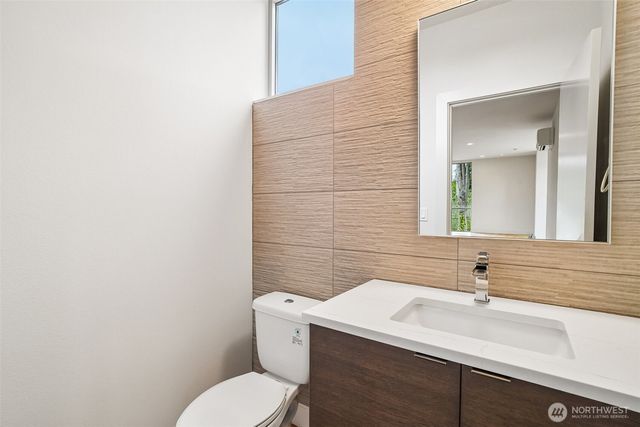 3319 W ELMORE Street, Seattle, WA 98199