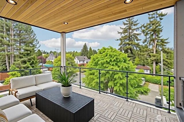 3319 W ELMORE Street, Seattle, WA 98199
