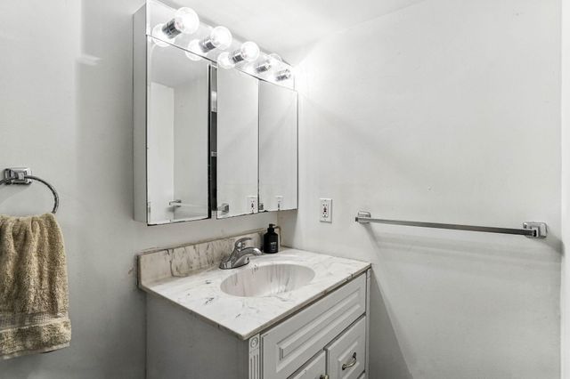 200 Jersey Avenue N, Golden Valley, MN 55427
