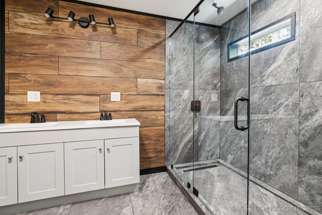 800 Kiawa Road, Eucha, OK 74346