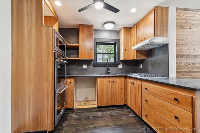 800 Kiawa Road, Eucha, OK 74346