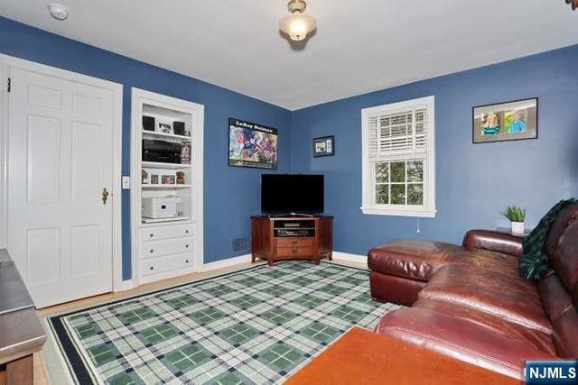 70 Ridge Road, Glen Rock, NJ 07452