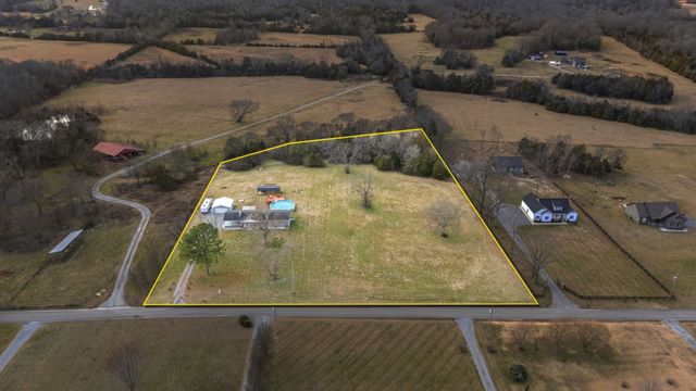 392 Adams Rd, Shelbyville, TN 37160