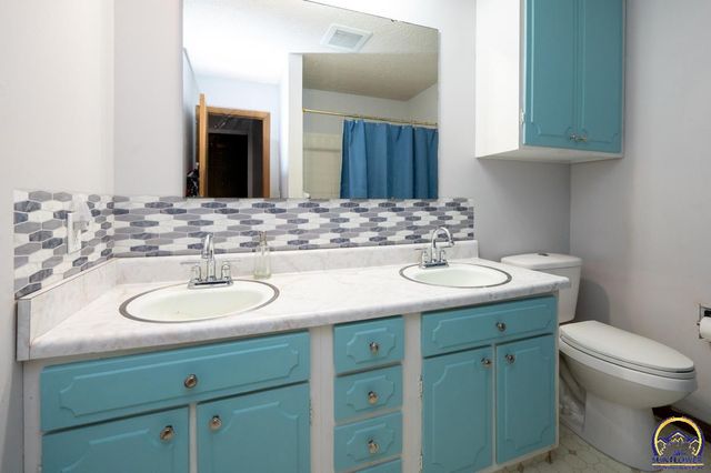 2510 SE Alexander DR, Topeka, KS 66605