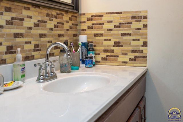 2510 SE Alexander DR, Topeka, KS 66605