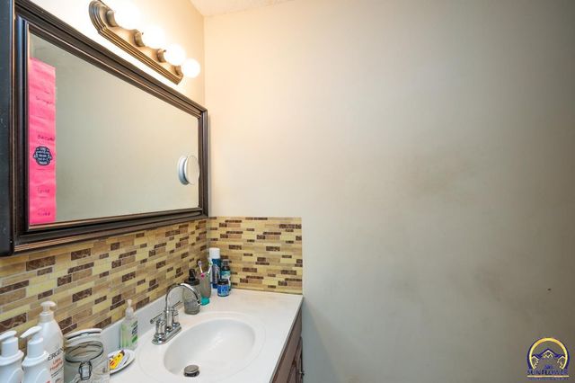 2510 SE Alexander DR, Topeka, KS 66605