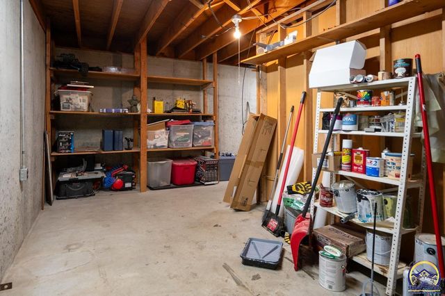 2510 SE Alexander DR, Topeka, KS 66605