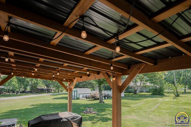 2510 SE Alexander DR, Topeka, KS 66605