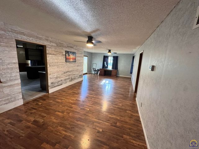 2510 SE Alexander DR, Topeka, KS 66605