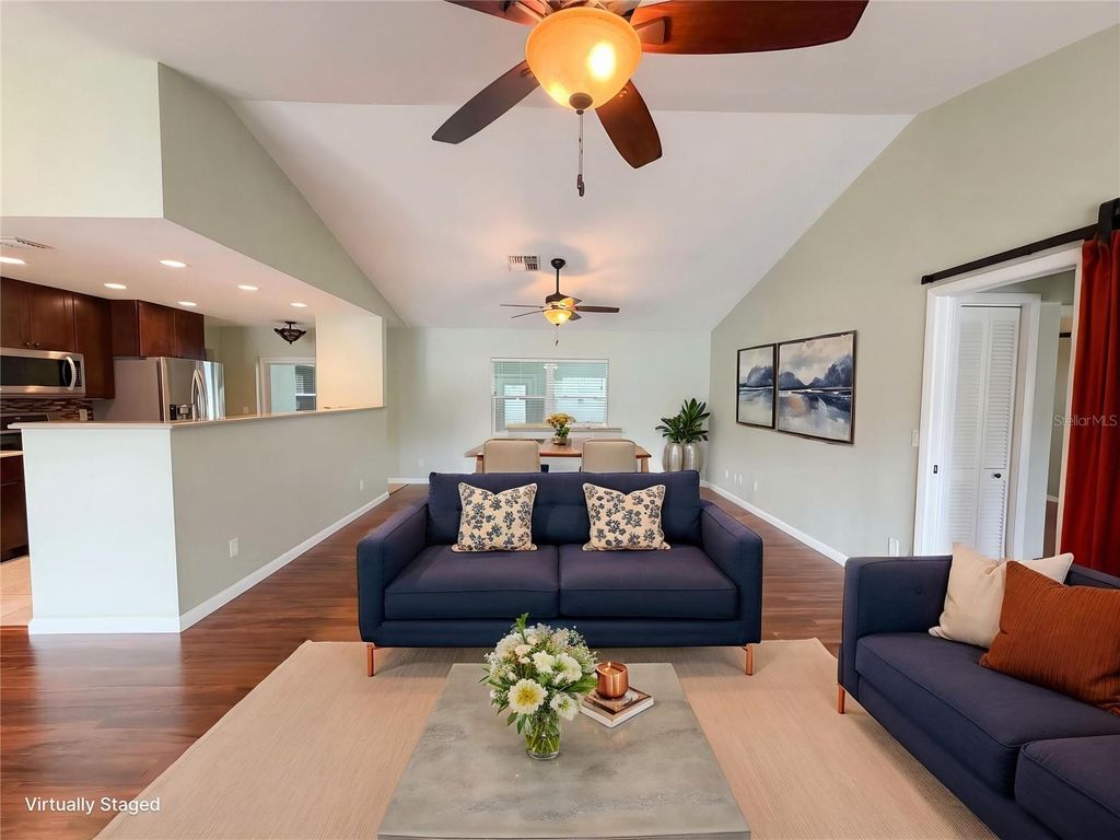 Image 4 of property listing at 1415 SANDALWOOD DRIVE, Plant City, FL 33563