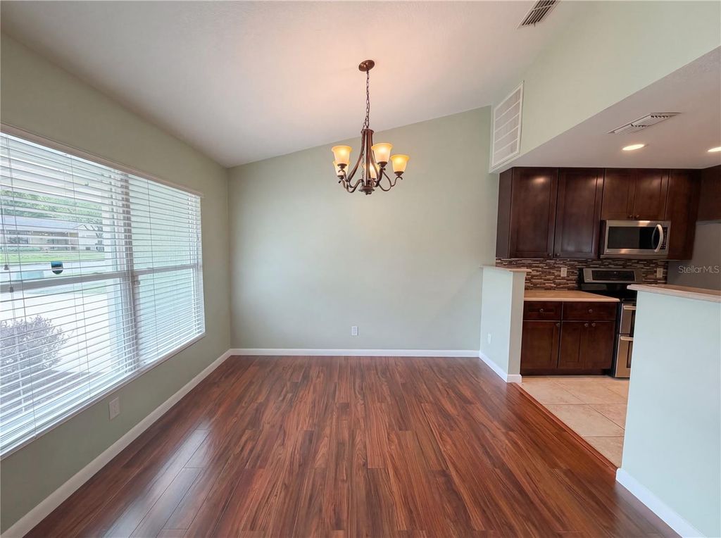 Image 9 of property listing at 1415 SANDALWOOD DRIVE, Plant City, FL 33563