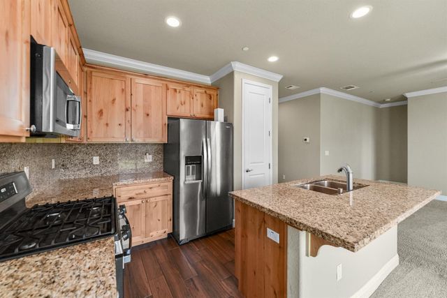 573 Honeysuckle Dr, Ione, CA 95640