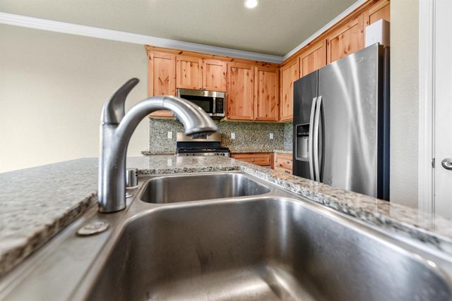 573 Honeysuckle Dr, Ione, CA 95640