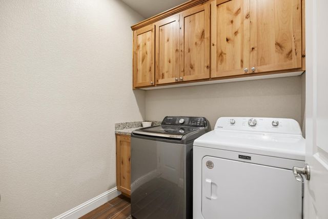 573 Honeysuckle Dr, Ione, CA 95640