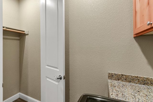 573 Honeysuckle Dr, Ione, CA 95640