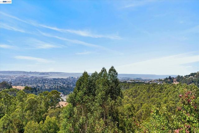 6077 Skyline Blvd, Oakland, CA 94611