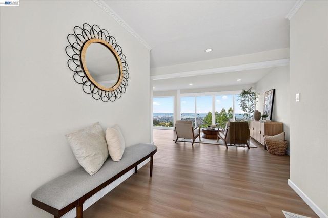 6077 Skyline Blvd, Oakland, CA 94611