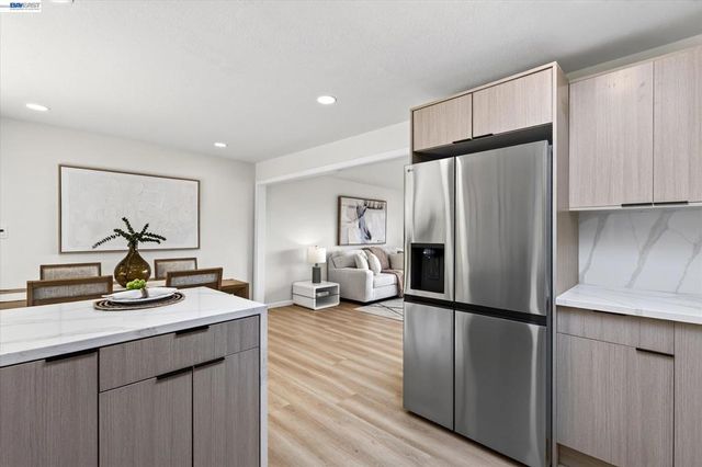 6077 Skyline Blvd, Oakland, CA 94611