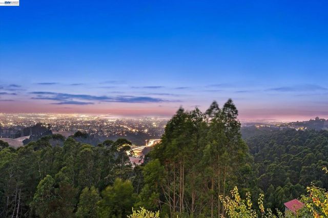 6077 Skyline Blvd, Oakland, CA 94611