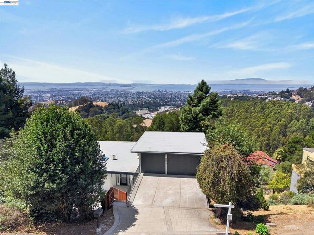 6077 Skyline Blvd, Oakland, CA 94611