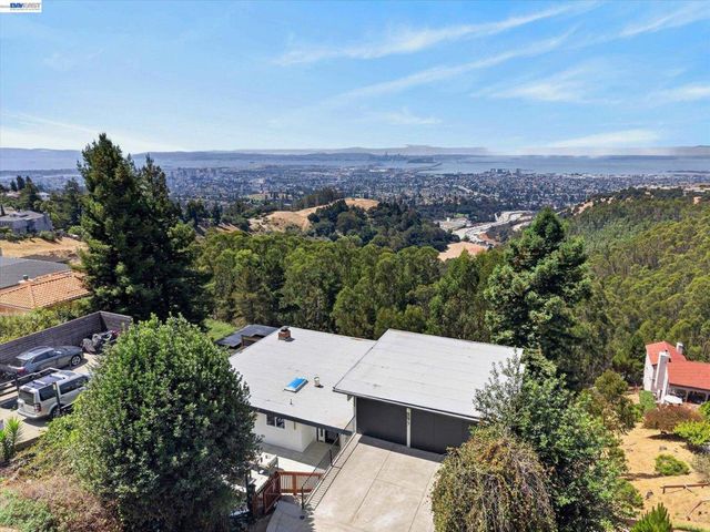 6077 Skyline Blvd, Oakland, CA 94611