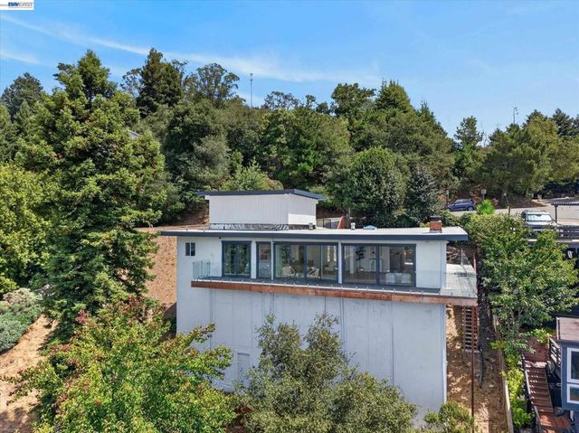 6077 Skyline Blvd, Oakland, CA 94611