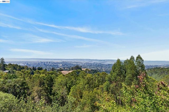 6077 Skyline Blvd, Oakland, CA 94611