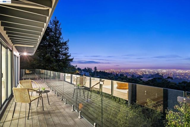6077 Skyline Blvd, Oakland, CA 94611