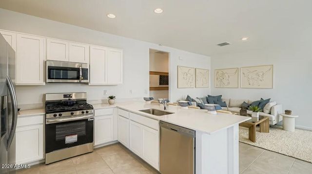 18678 W SILVERWOOD Drive, Goodyear, AZ 85338