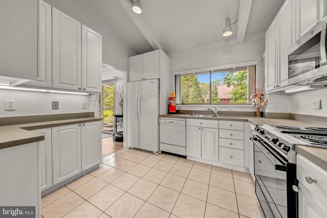 7802 WINCANTON CT, Falls Church, VA 22043