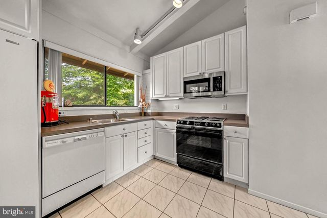 7802 WINCANTON CT, Falls Church, VA 22043