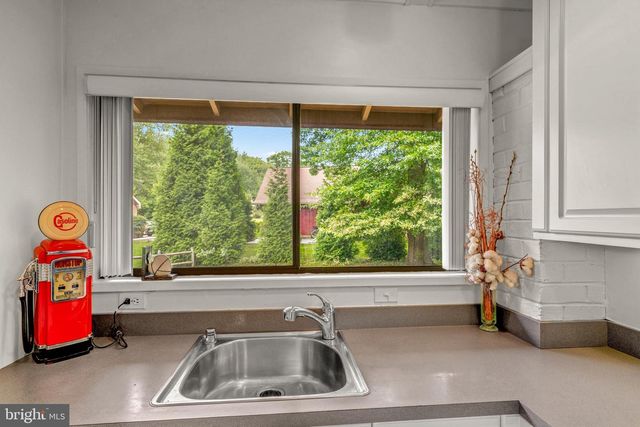 7802 WINCANTON CT, Falls Church, VA 22043