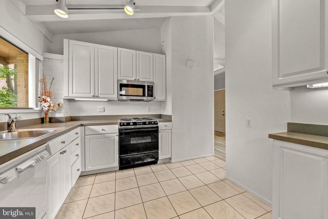 7802 WINCANTON CT, Falls Church, VA 22043