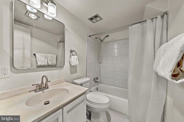 7802 WINCANTON CT, Falls Church, VA 22043