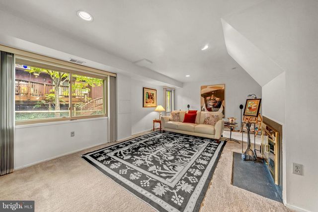7802 WINCANTON CT, Falls Church, VA 22043