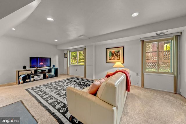 7802 WINCANTON CT, Falls Church, VA 22043