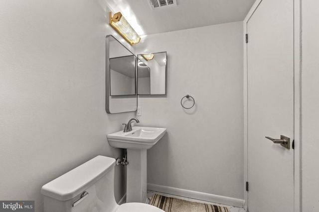 7802 WINCANTON CT, Falls Church, VA 22043
