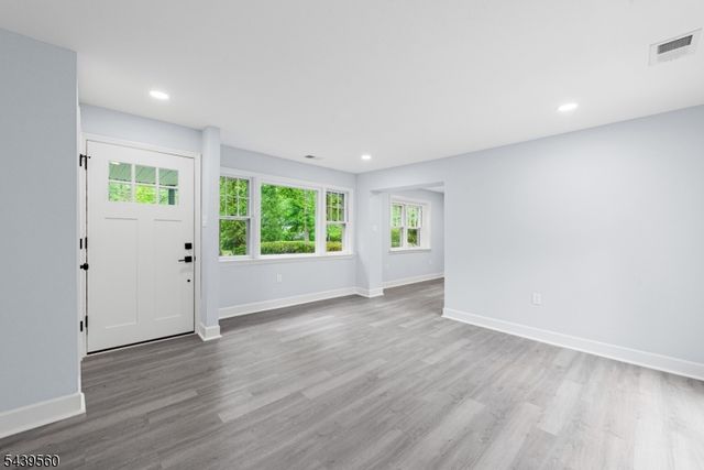 20 Cooper Ln, Chester Twp., NJ 07930