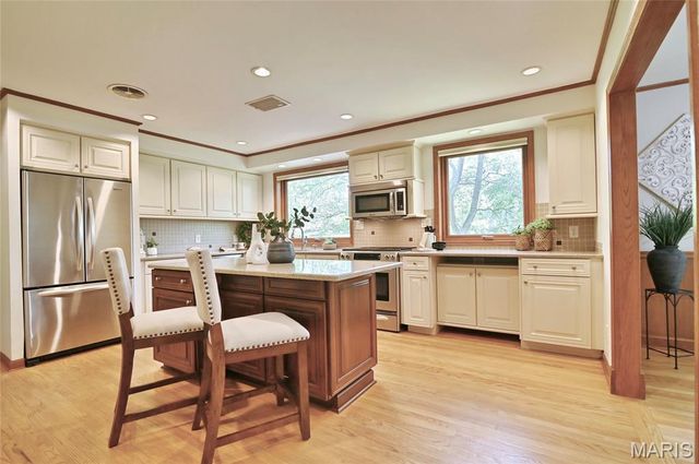 48 Webster Woods Drive, Webster Groves, MO 63119