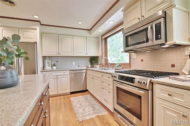 48 Webster Woods Drive, Webster Groves, MO 63119