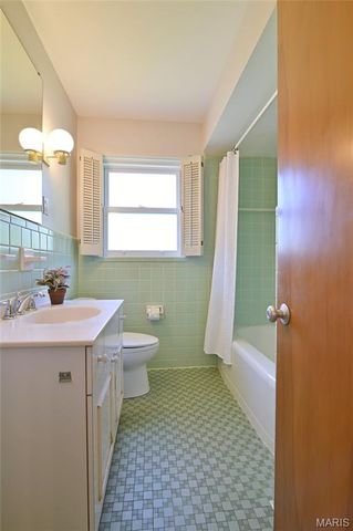 48 Webster Woods Drive, Webster Groves, MO 63119