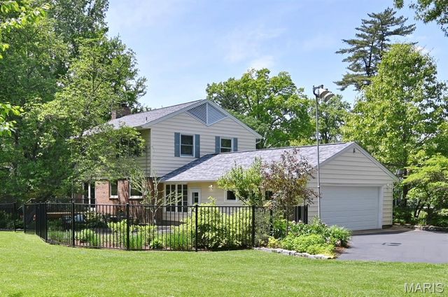 48 Webster Woods Drive, Webster Groves, MO 63119