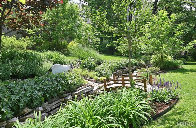 48 Webster Woods Drive, Webster Groves, MO 63119