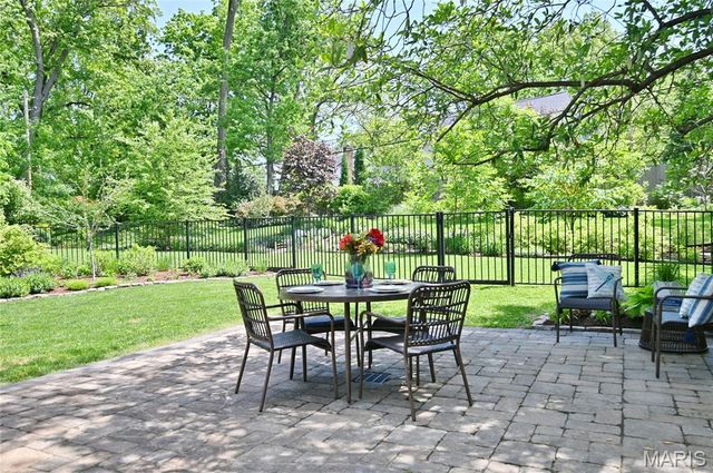48 Webster Woods Drive, Webster Groves, MO 63119