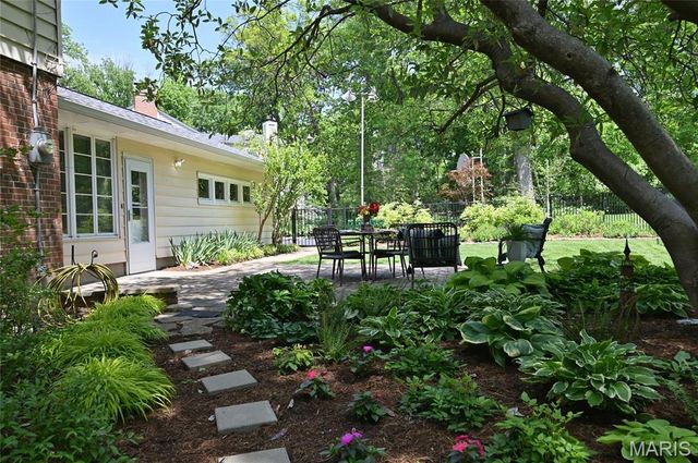 48 Webster Woods Drive, Webster Groves, MO 63119