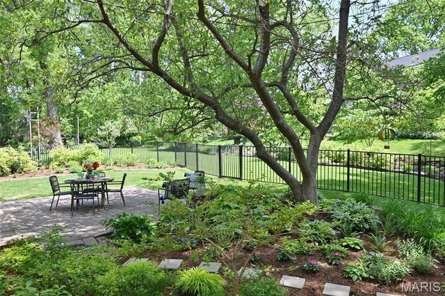 48 Webster Woods Drive, Webster Groves, MO 63119
