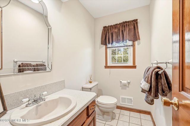 5 Mccaffery Road, Manalapan, NJ 07726