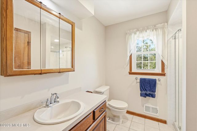 5 Mccaffery Road, Manalapan, NJ 07726