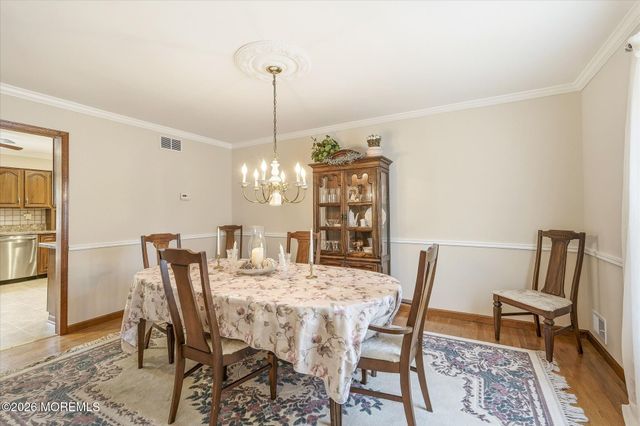 5 Mccaffery Road, Manalapan, NJ 07726