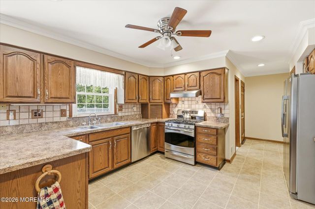 5 Mccaffery Road, Manalapan, NJ 07726